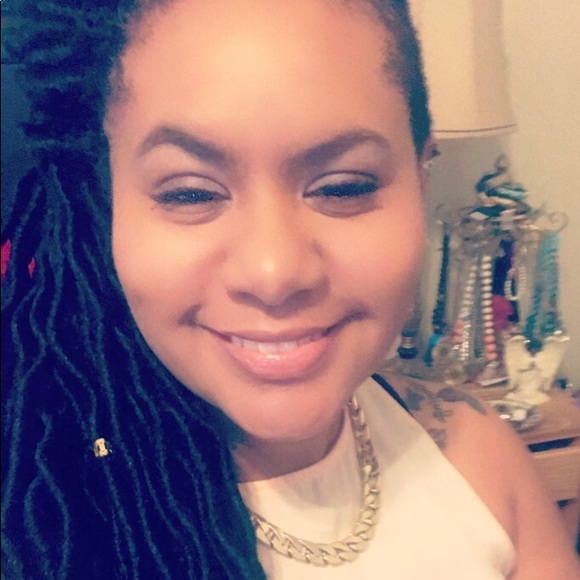 Meet your Posher, Lisa - Picture 1 of 1